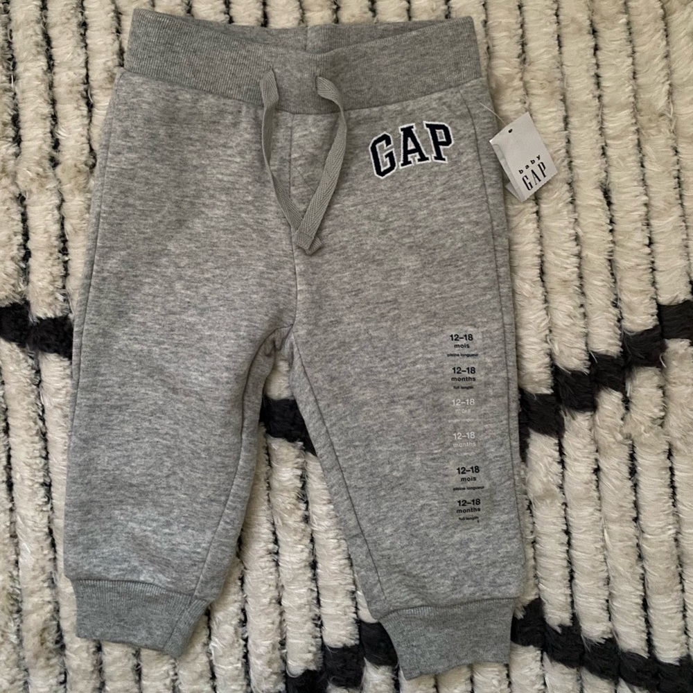 Gap baby gray sweatpants size 12-18 nwt